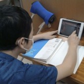 Nhật ứng dụng máy tính bảng để hỗ trợ học sinh không thể đến trường